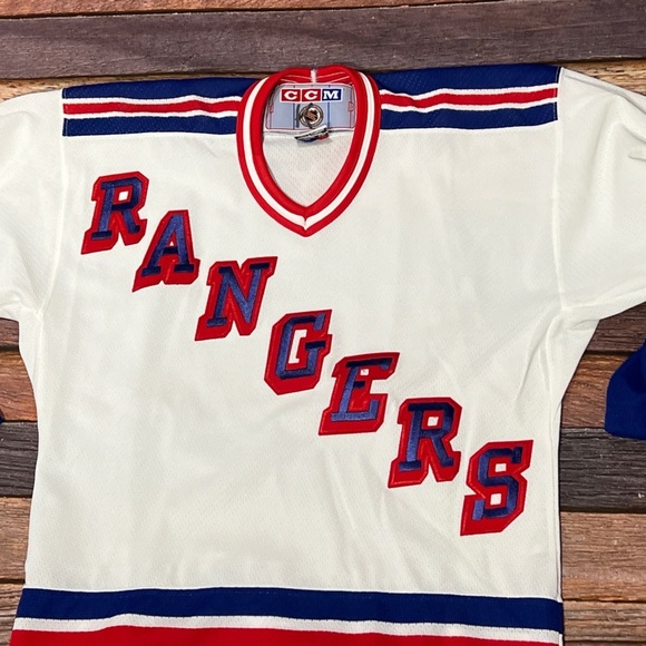 New York Rangers VTG CCM Hockey Boys Kids Youth Hockey Jersey Sweater - Picture 2 of 6
